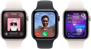 ثلاثة أجهزة Apple Watch SE 3 بجانب بعضها البعض، أحدها يعرض تطبيق Apple Music، وآخر يعرض مكالمة واردة، والثالث يعرض تبادل iMessage