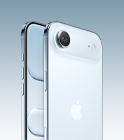 iPhone Air، اللون أزرق سماوي، الجانب الخلفي المائل، نظام كاميرا Fusion الرئيسي في الهضبة في الأعلى، زر تحكم الكاميرا، تصميم الشاشة الكاملة للواجهة الأمامية والجانبية، أزرار الحركة والصوت