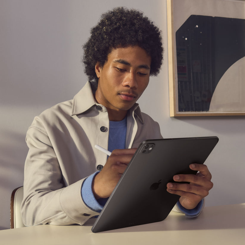 iPad_Pro_13_M4_WiFi_Space_Black_PDP_Image_Position_5__ar-ME