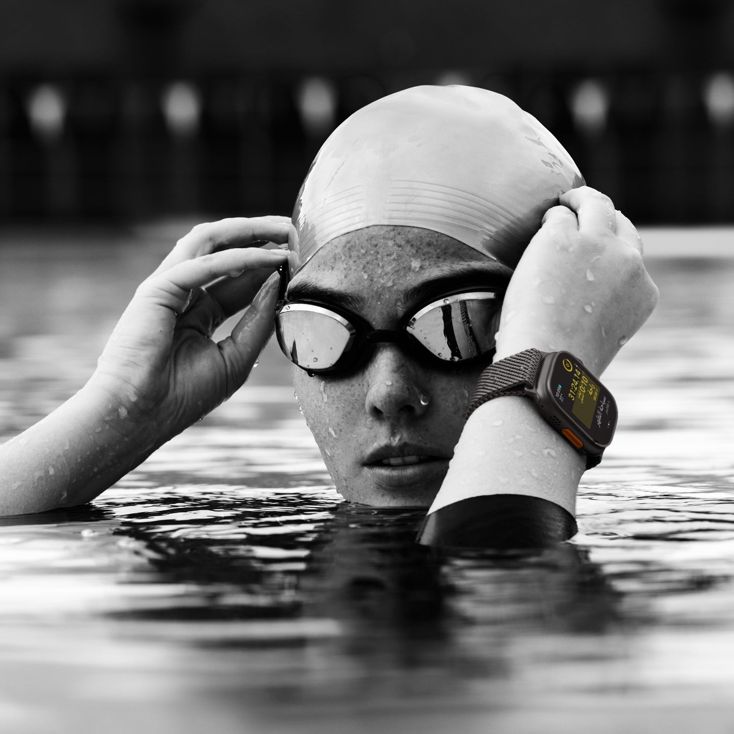Apple_Watch_Ultra_2_49mm_Black_Titanium_Ocean_Band_Black_PDP_Image_Position_8__ar-ME