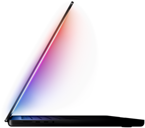 يُصدر MacBook Pro مفتوح قليلاً توهجًا متعدد الألوان من الشاشة إلى لوحة المفاتيح
