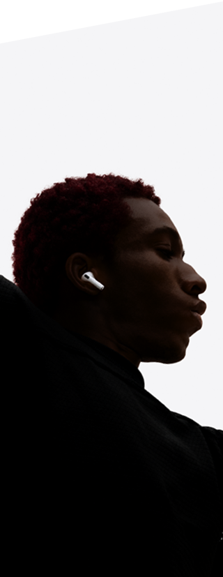 AirPods Pro 3 مدخلة في أذن راقص