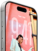iPhone&nbsp;17&nbsp;Pro، الجزء الأمامي الخارجي، يعرض شاشة القفل لنظام iOS&nbsp;26، ميزة Dynamic&nbsp;Island في الأعلى، زر الإجراءات، زرّا ضبط مستوى الصوت