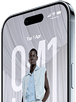 iPhone Air، الجزء الأمامي الخارجي، الجزء الجانبي الخارجي، يعرض شاشة تغطي الواجهة بالكامل وتظهر قفل الشاشة